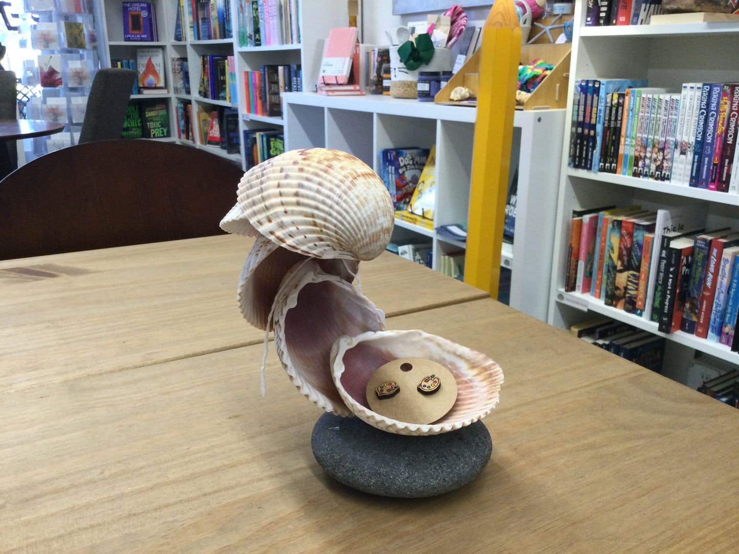 Nic’s Nacs Cockle Shell Dish decor