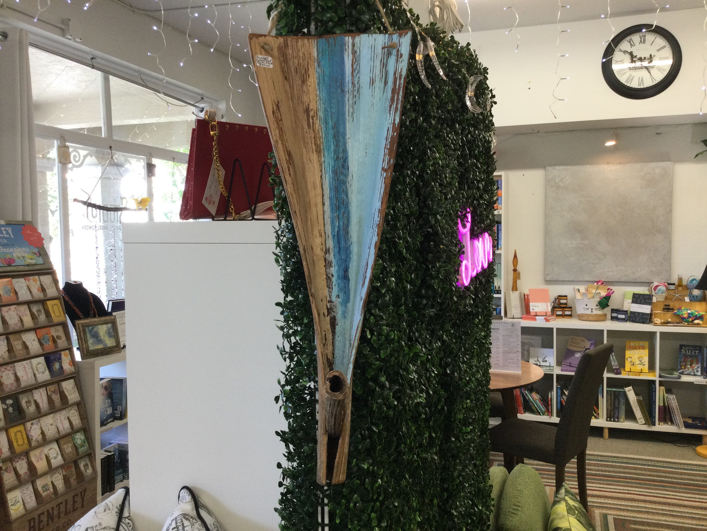 Nic’s Nacs painted frond towel holder