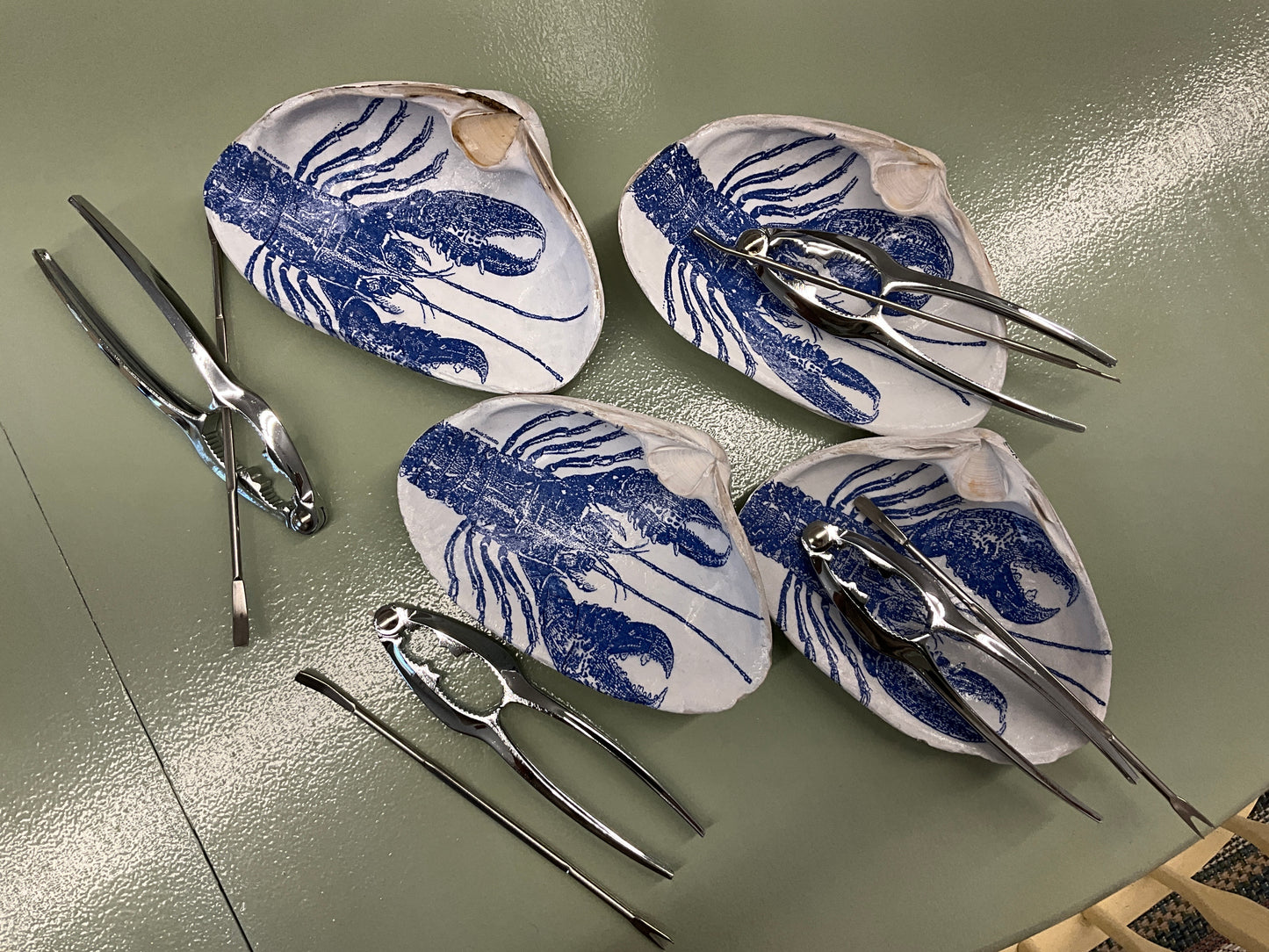 XL Clam Dish - Blue Lobster w/crackers (sold individually)